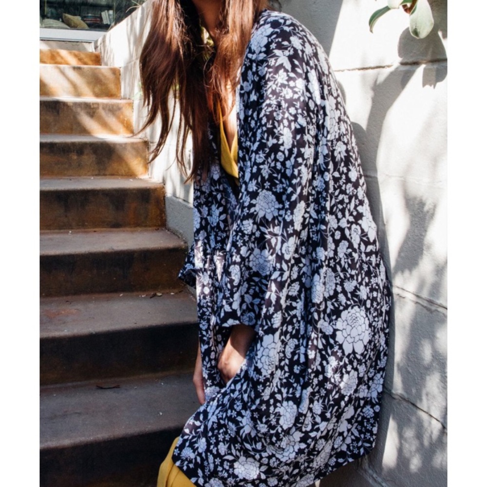ISO Novella Royale Hitchhiker Kimonos